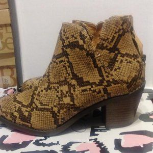 Mata Shoes  VALENTINA-2 Booties!  Brown Snakeskin size 6.5 new!